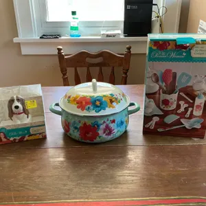 Kitchenware Set Featuring The Pioneer Woman