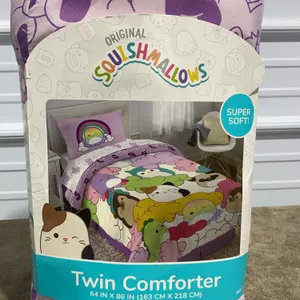 **DAMAGED PACKAGE/APPEARS NEW** Squishmallows Twin Reversible Kids' Comforter
