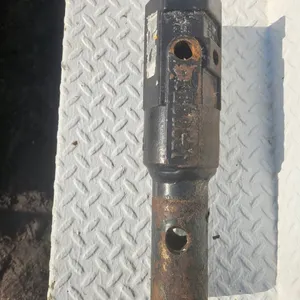 Bobcat shaft adapter for round auger drive bits