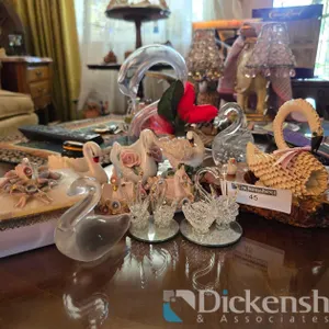 LOT OF SWAN DECOR