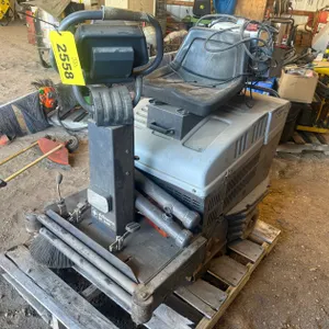Advance SR1005B Sweeper