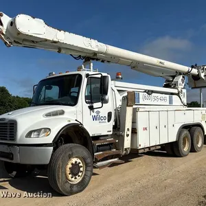 2007 Freightliner Business Class M2 bucket truck