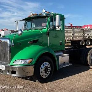 2013 Peterbilt 384 semi truck