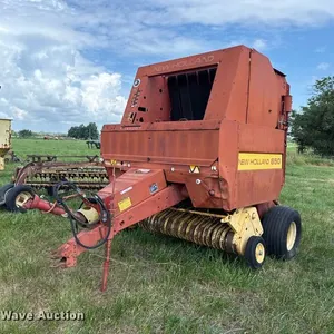 New Holland 650 round baler