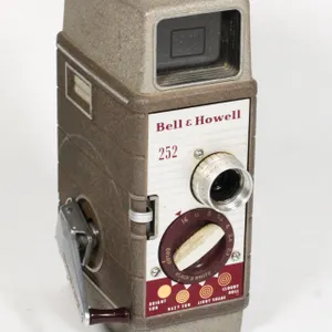 BELL AND HOWELL 252 CAMERA