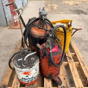 ​Oil cans w/ hand pumps