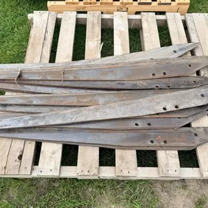 Large quantity of bean knives