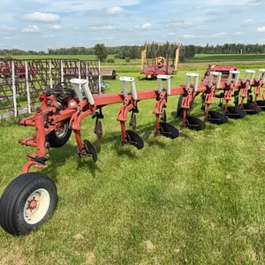 IHC 700 Spring Return Plow w/ 8x18 Bottoms
