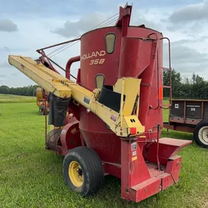 NH 358 Feed Mix Mill w/ Discharge Auger, Input Auger, Square Baler Processor, Mineral Feed, Shedded