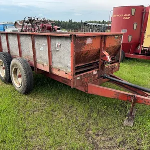 IH 570 Manure Spreader w/ 2 Axels, Requires New Floor