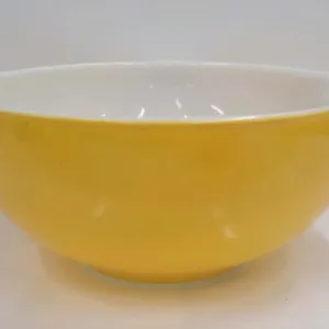 Pyrex 443 Yellow Cinderella Mixing Bowl, 2.5 Quart, USA, Primary Colors