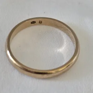 14k solid Gold  Band Ring signed pv