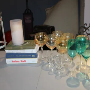 Glassware, Books & Décor