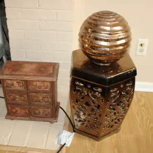 Chest & Décor