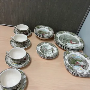 Johnson Bros The Friendly Village 24 piece Service Set England – Plates, Bowls, Cups & Saucers Colle
