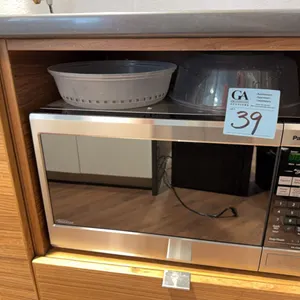 Panasonic Microwave model NNST681S