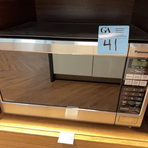 Panasonic Microwave model NNST681S