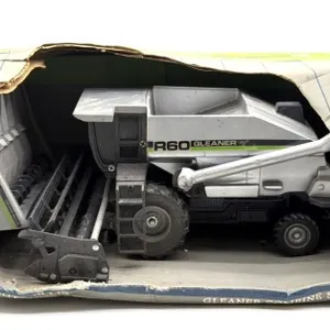 Scale Models Deutz-Allis Gleaner R-60 Combine Set