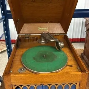 Table Top Brunswick Phonograph. NO CRANK.