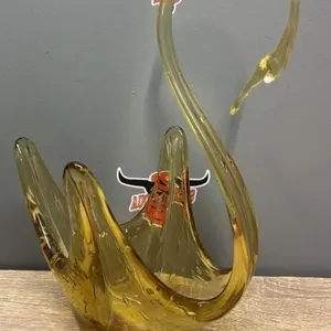 Art Glass Swan. 10”H. *NO SHIPPING