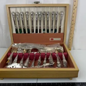 1847 Rogers Bros Heritage Silverware Set