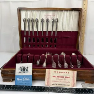 1847 Rogers Bros Remembrance Silverplate Set