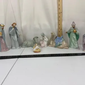 Avon Nativity Porcelain Figurine Set