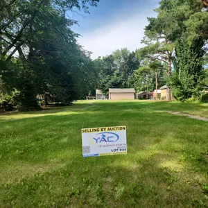 147 Queen Elizabeth Blvd East