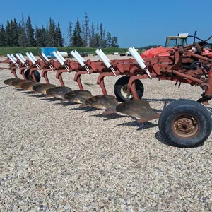 International 700 Automatic 8 Bottom Plow