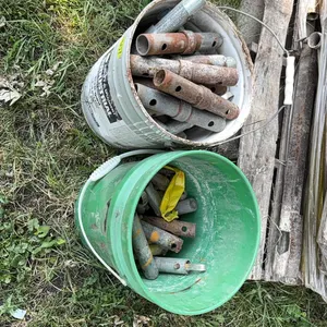 SCAFFOLDING PINS 2 BUCKETS