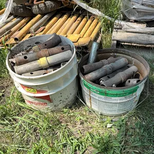 SCAFFOLDING PINS 2 BUCKETS