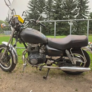 1982 HONDA CM450 MOTORCYCLE  S/N: JHZPC0521CM004143 *NOTE: NEW TIRES, BATTERY, CHAIN, CHOKE CABLE, THROTTLE CABLES, BRAKE PADS, OIL, FILTER, FORK SEAL