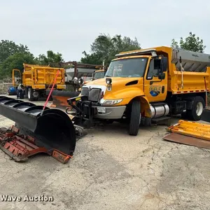 2002 International 4400 dump truck