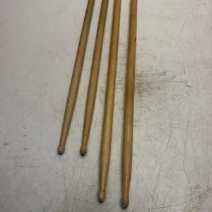 2 PAIRS OF DRUMSTICKS -U