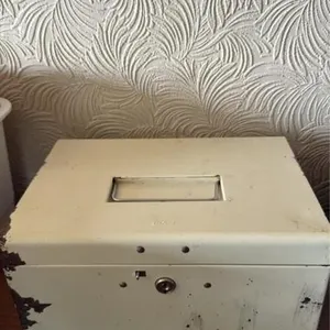 Cash box
