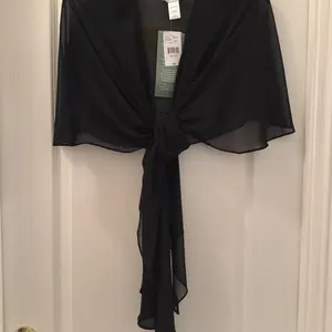NWT One Sz J. Taylor Tie Front Shawl