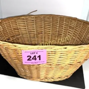 LARGE LAUNDRY BASKET