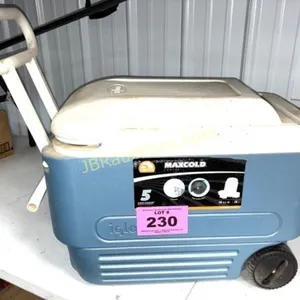 ROLLING ICE CHEST