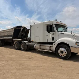 2005 Freightliner Columbia Semi Truck