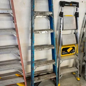 Werner FS106 Mk II 6 Ft Fiberglass Step Ladder, 250 Lb Capacity