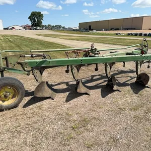 John Deere F1350-F1450 Semi Mounted (4) Bottom Molboard Plow