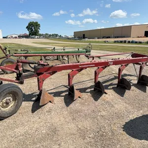 International 710 (5) Bottom Molboard Plow