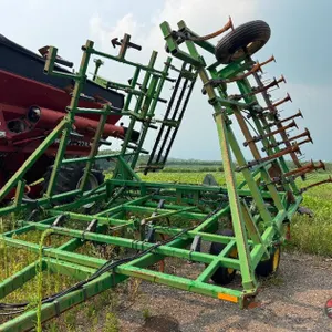 John Deere 960 Field Cultivator - Glenwood City