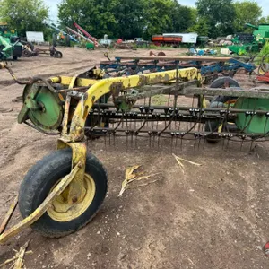 John Deere 640 Rake