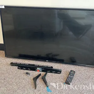 LG WIDE SCREEN FLAT PANEL TELEVISION
