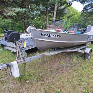 Alumacraft 14' Aluminum Fishing Boat, Mercury 25 HP, Trailer, Gas Tank