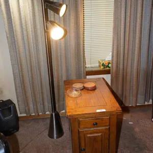Brentwood Transitional Type End Table