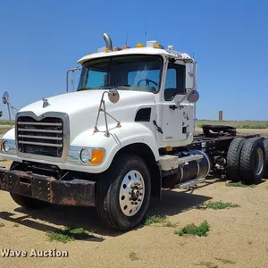 2006 Mack CV713 Granite semi truck