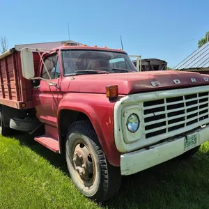 1975 Ford F600 Grain Truck w/ Shur-Lok Tarp
 UNRESERVED