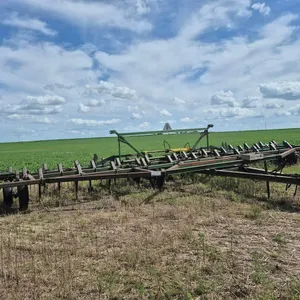 John Deere 1610 41' Cultivator w/ Degelman Tine
 UNRESERVED